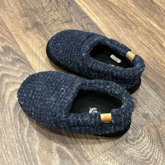 Unisex-Kid's Moccasin Slipper- size 10/11 - Picture 4 of 4